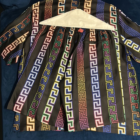 Versace silk shorts and silk shirt WORN ONCE - Picture 9 of 9